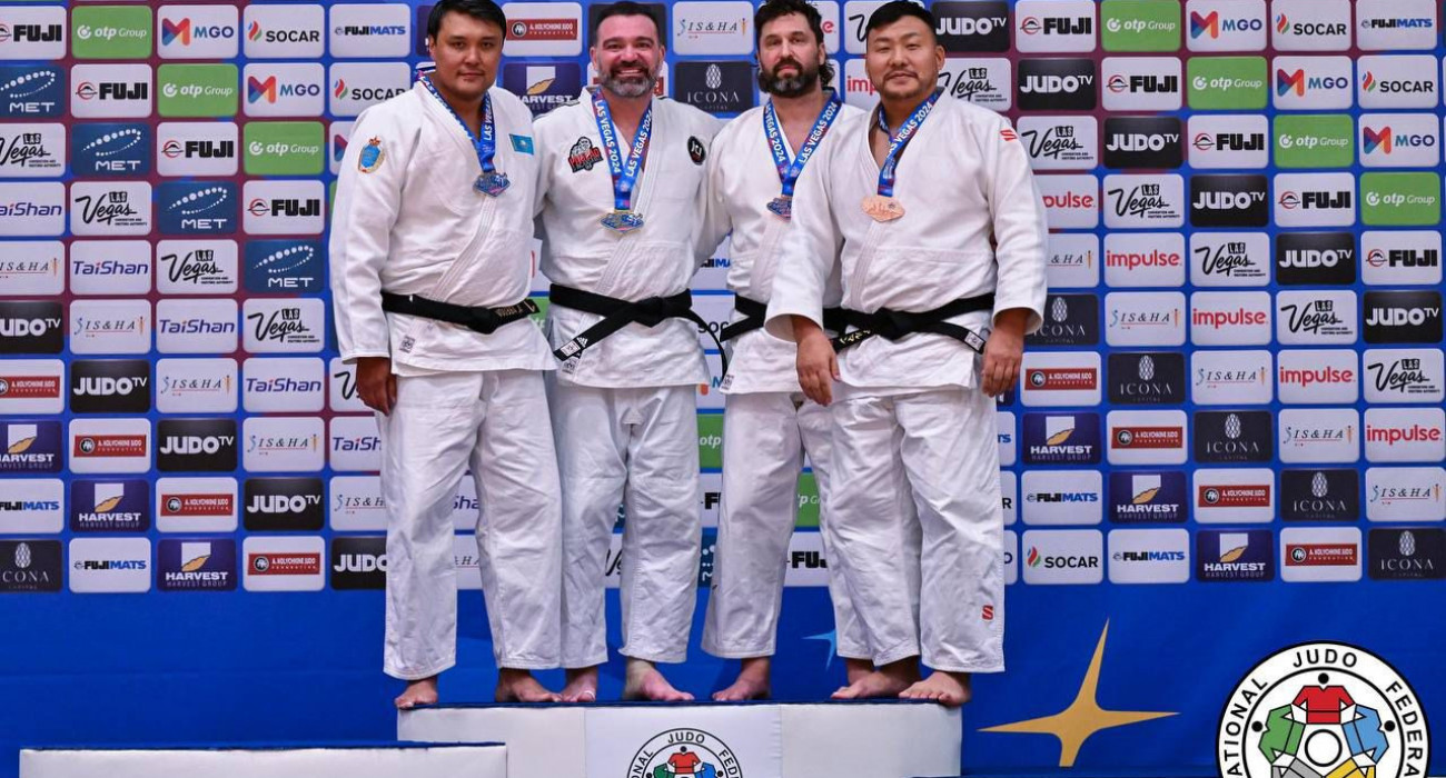 Порно жетілген әйелдер төсекте тесіктерін көрсетіп, мазақ етеді Ставрополь өлкесінің Георгиевск қаласындағы секс чаттар