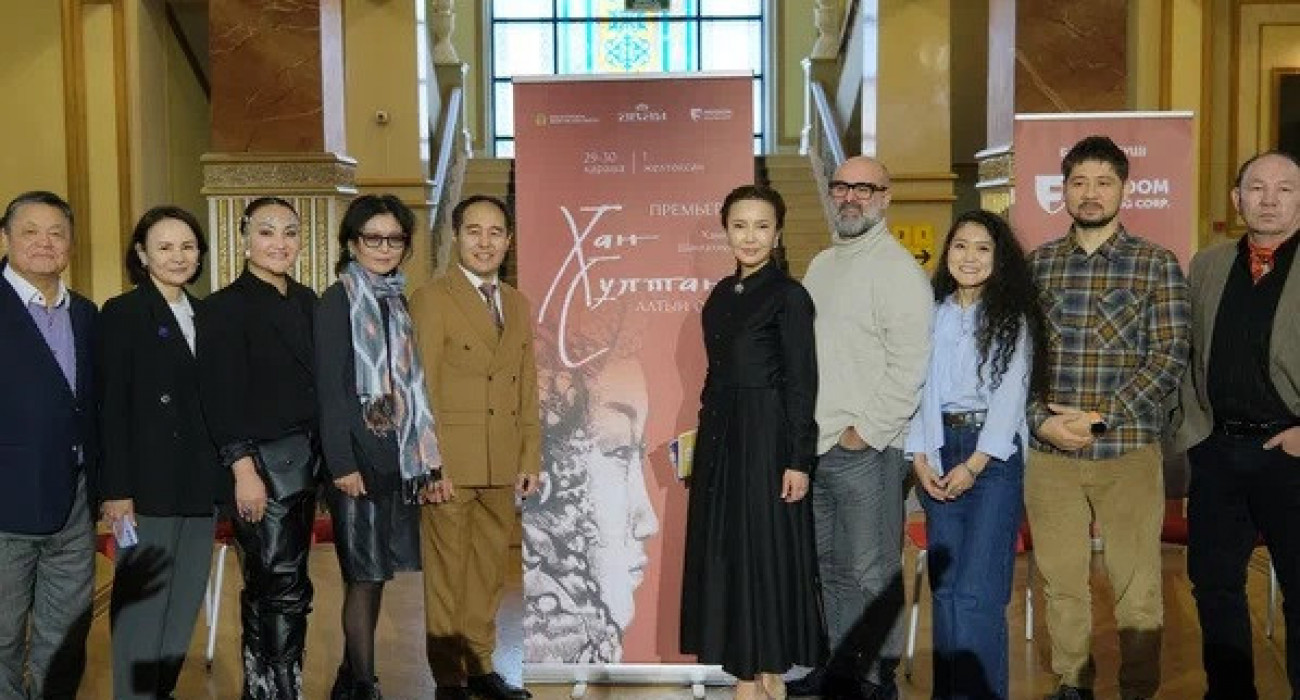 Әдемі әйел кеуделері бейнеленген онлайн порно видео, өлшем 5