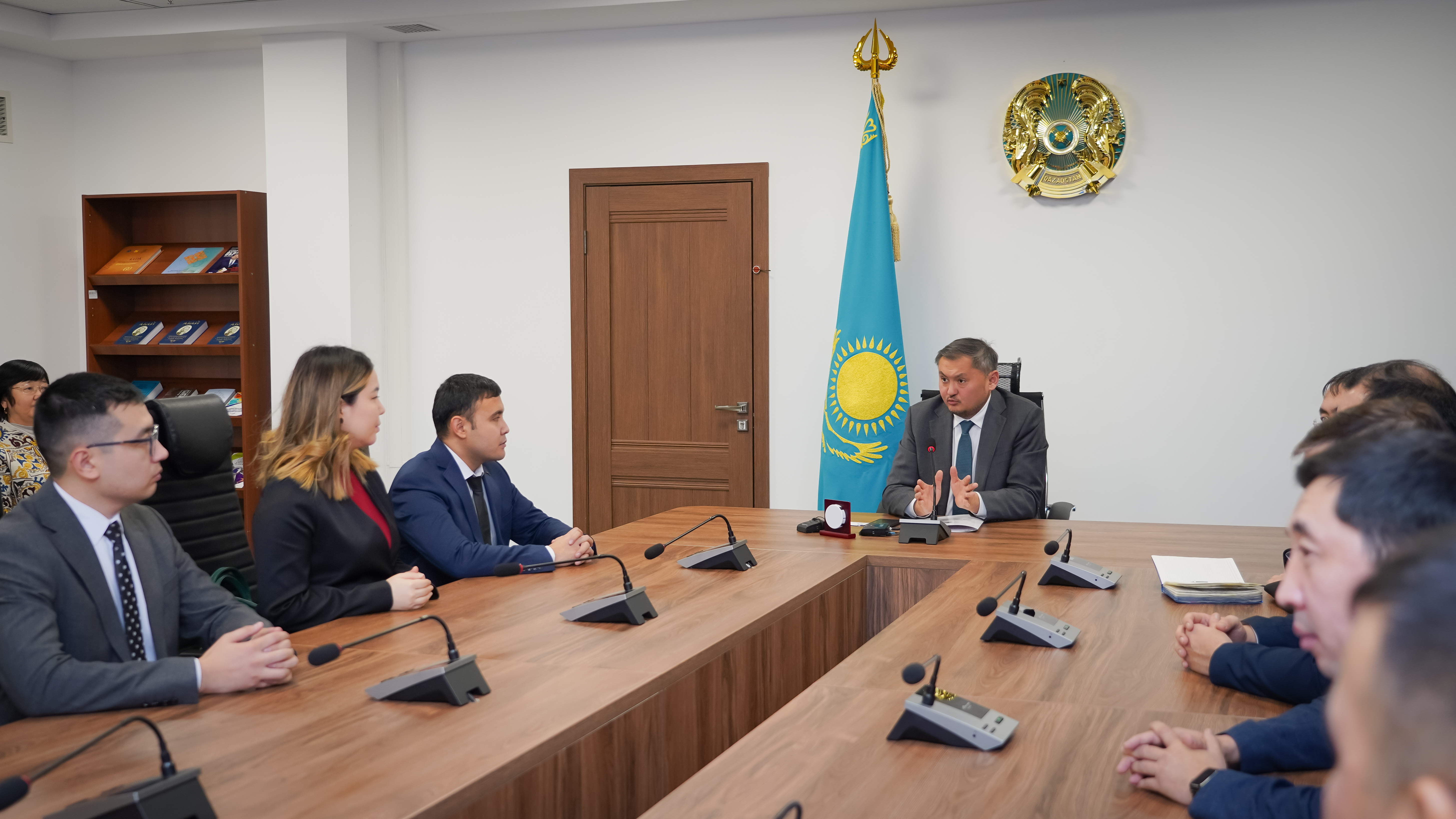 Президент тапсырмасы: жас ғалымдарға пәтер сертификаттары табысталды