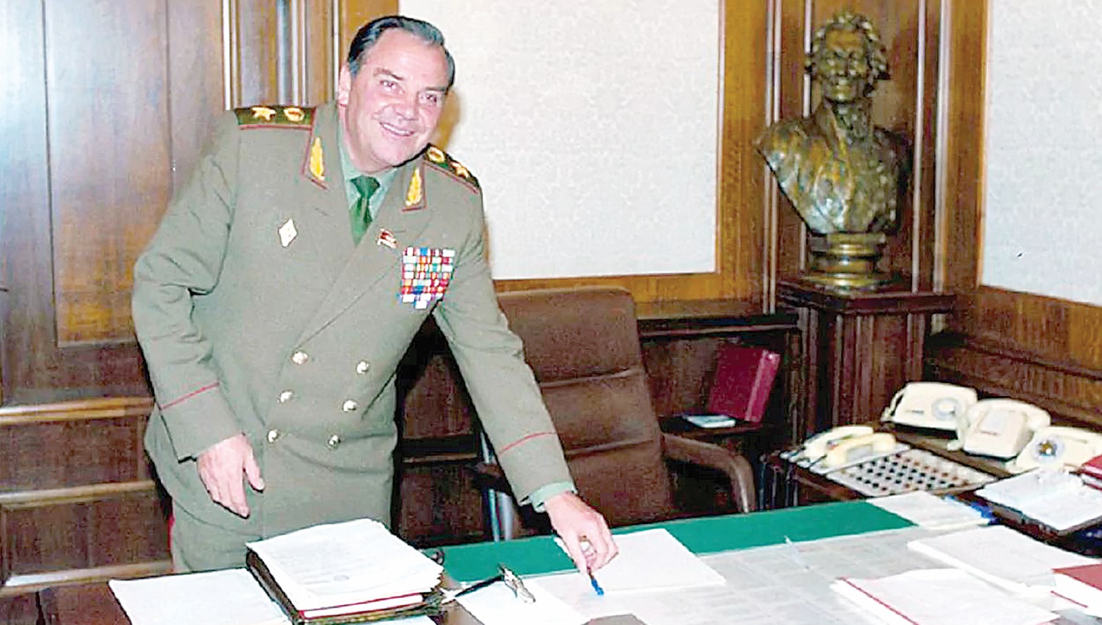 Бейбіт жастарға қару кезенбеген генерал