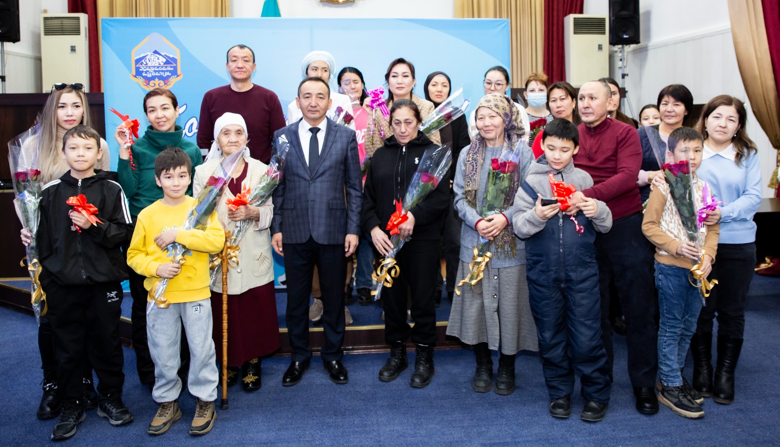 16 отбасы қуанышқа кенелді