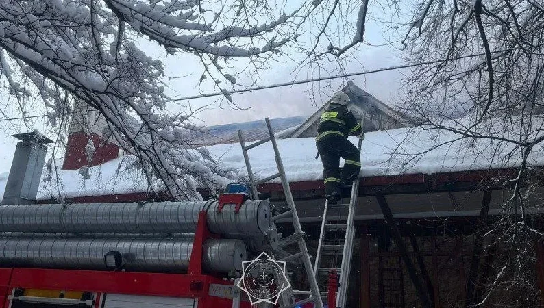 Алматыда дәмхана шатыры отқа оранды