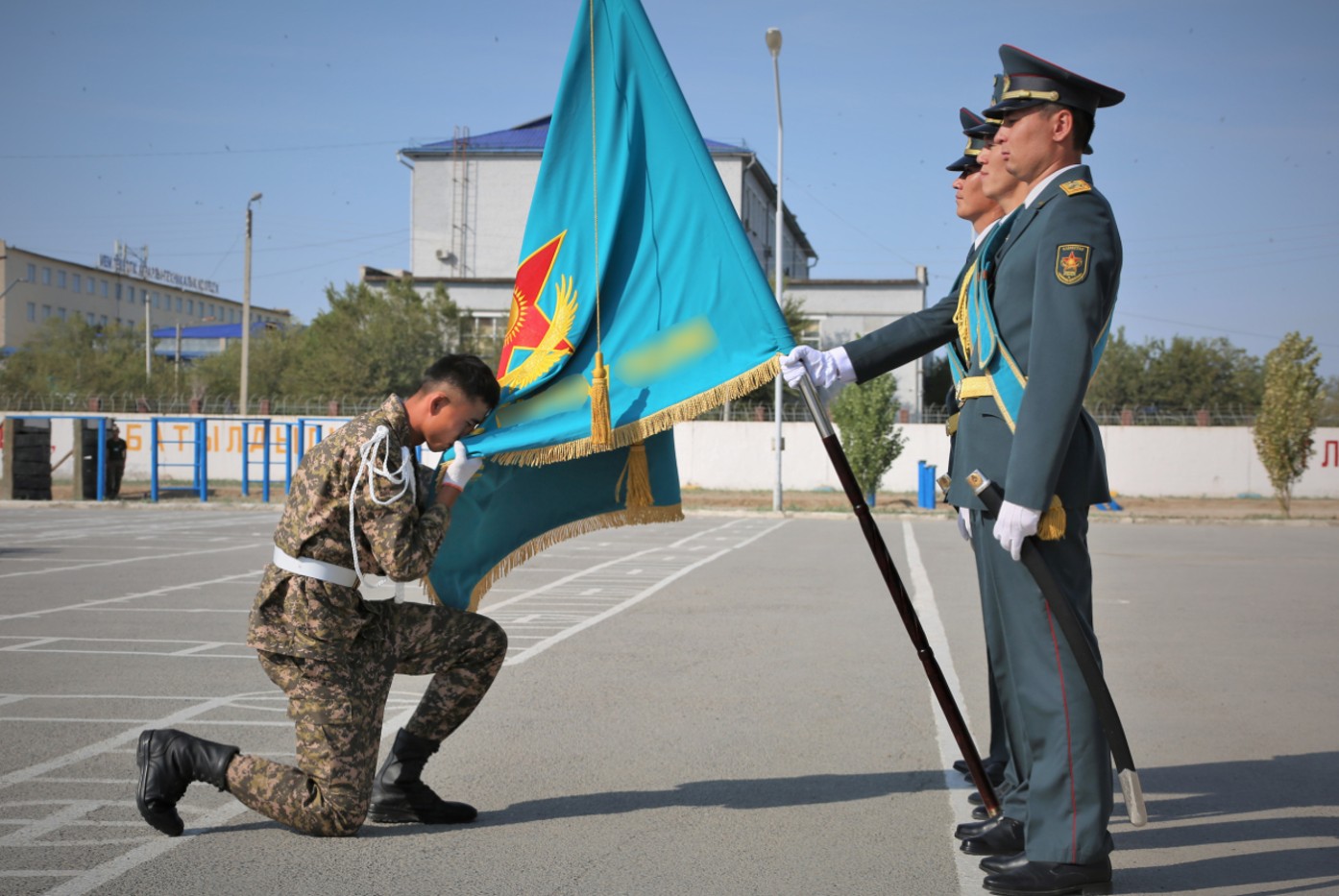 Порно: орыс әйелі трусикамен мастурбация жасайды Ретро порно түтік