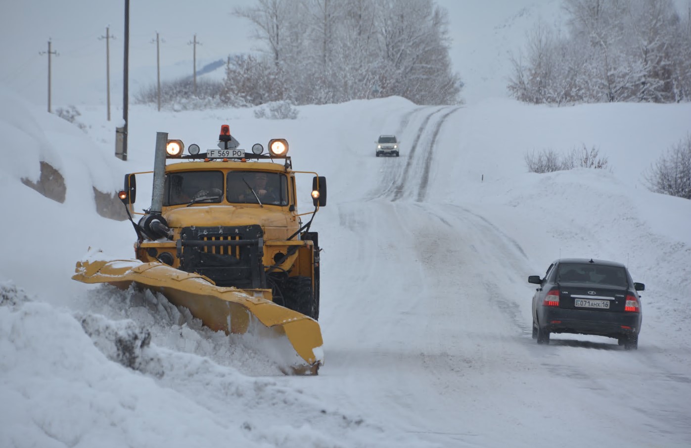 Қырық көлік қар құрсауында қалды