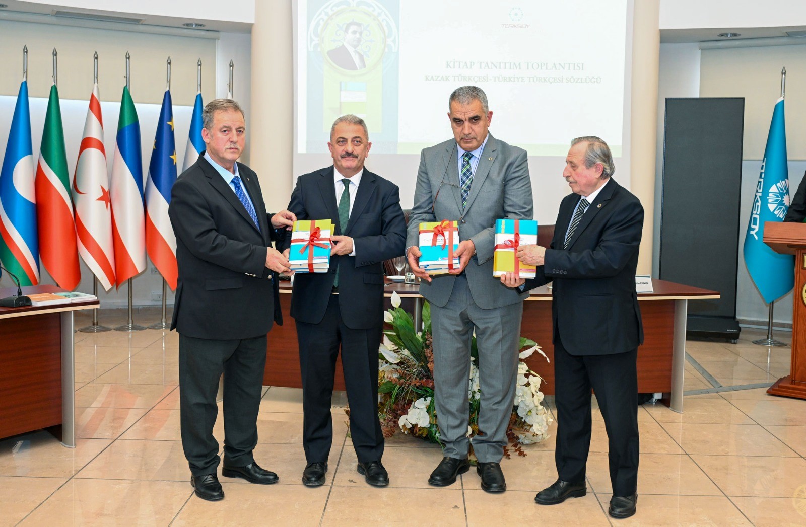 Қазақ-түрік сөздігі жарық көрді