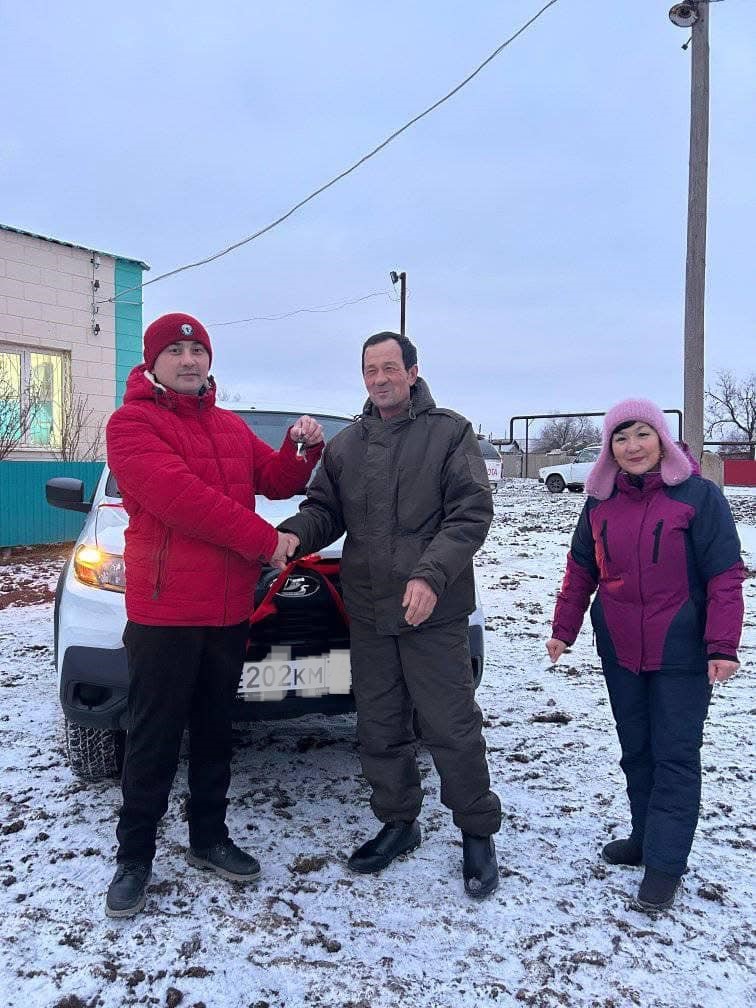 Жұмыскерге автокөлік сыйлады