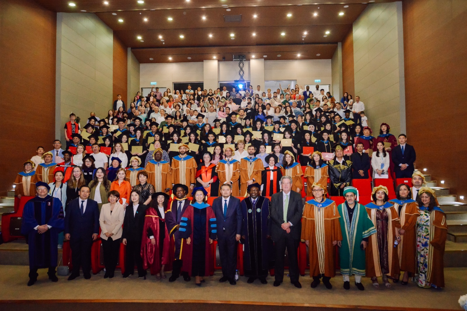 Үздік 200 университеттің қатарына енді