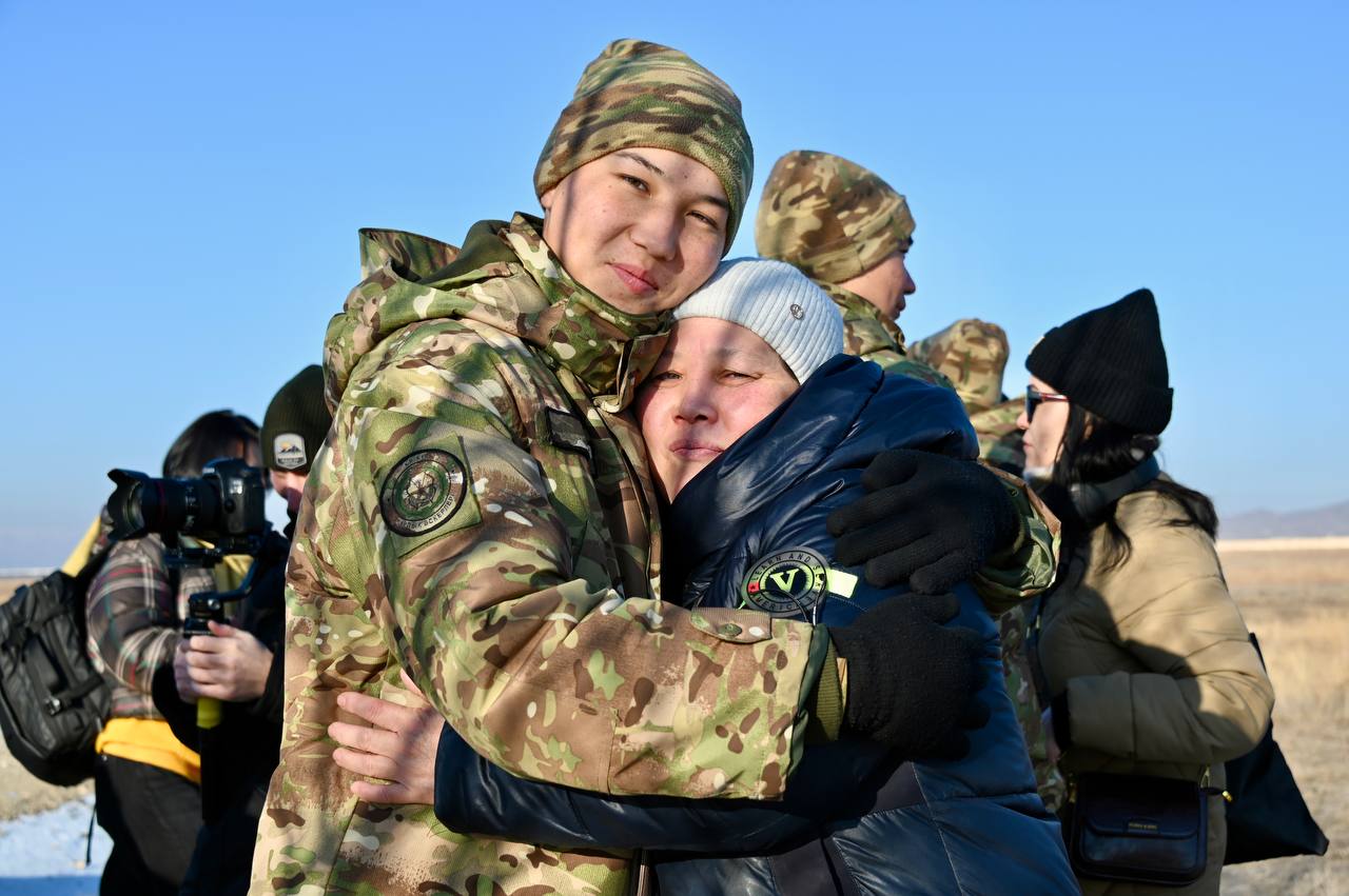 Объективтегі әскер: журналистер жауынгерлердің шынайы өмірін көрді