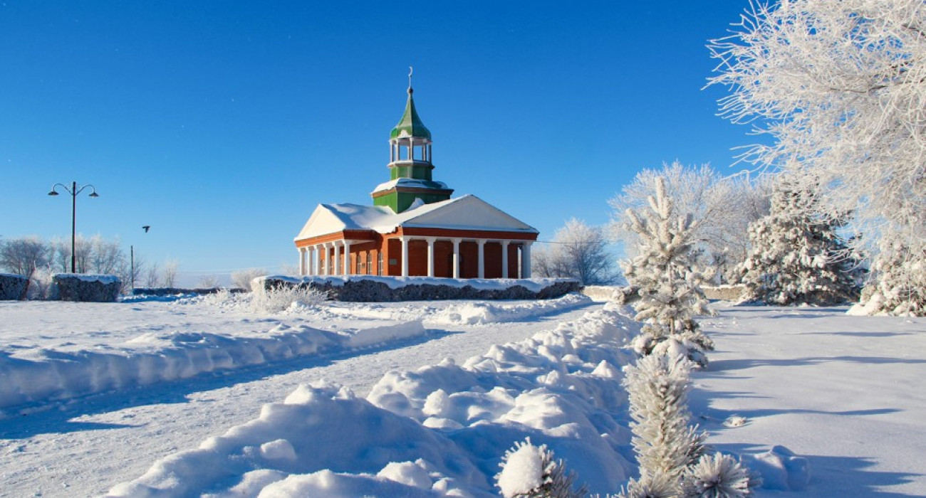 Жарқыраған үлкен кеуделер Жалаңаш кино дирижері