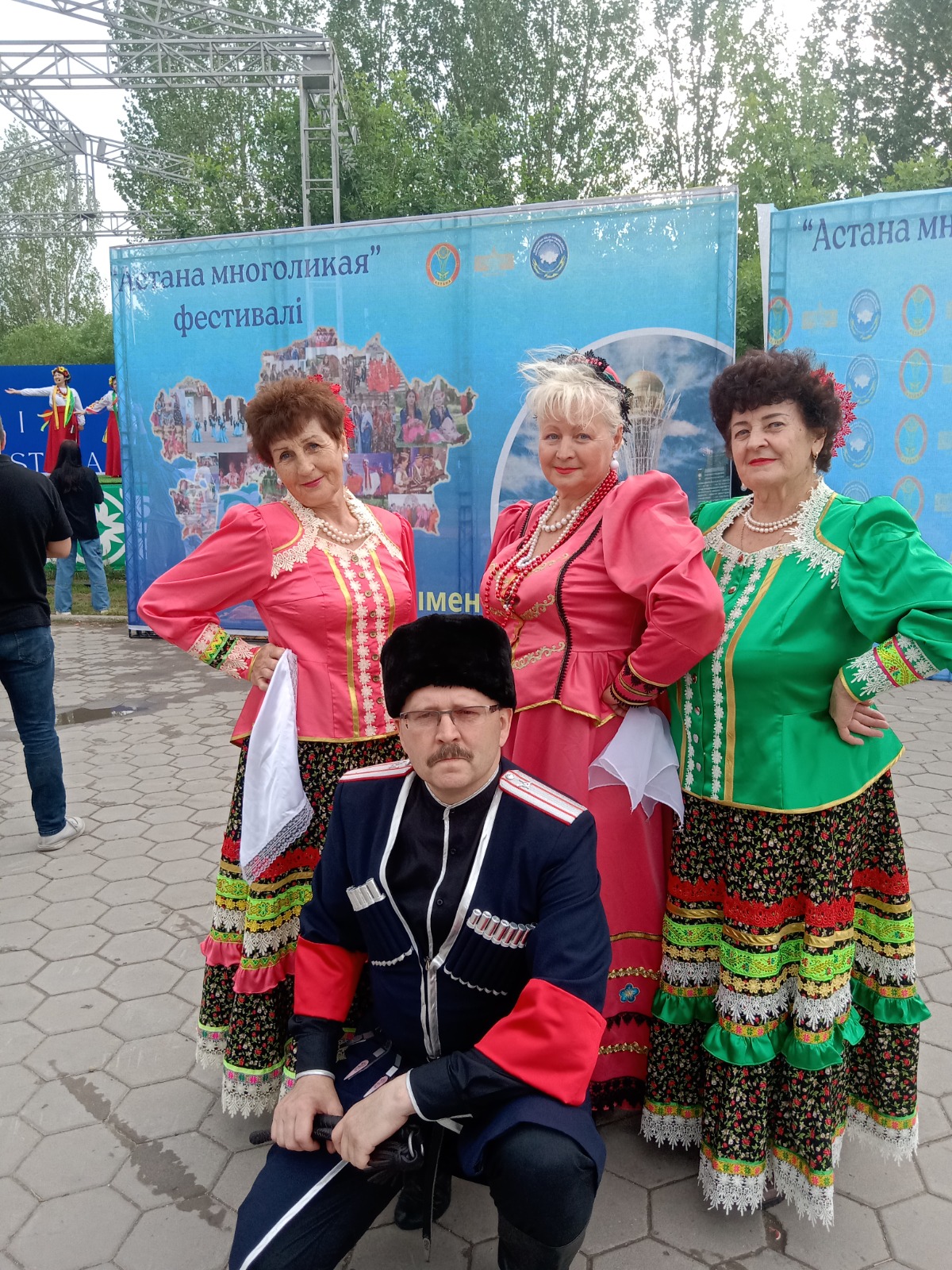 Қонақжай халыққа қарыздар