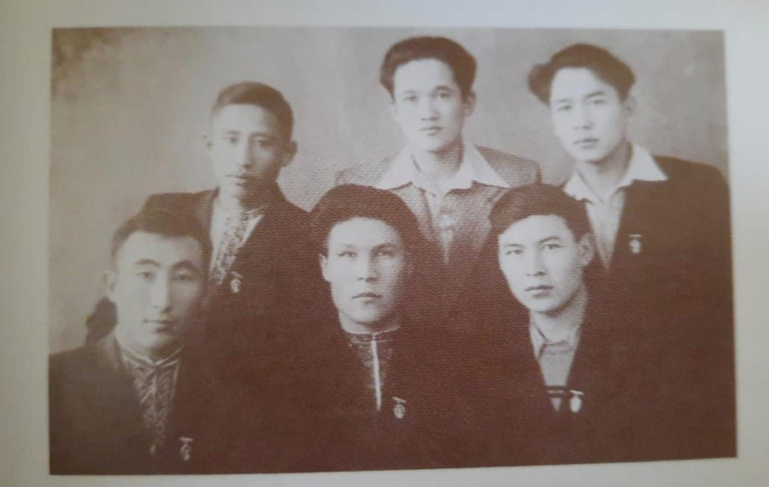 Адал достықтың үлгісі