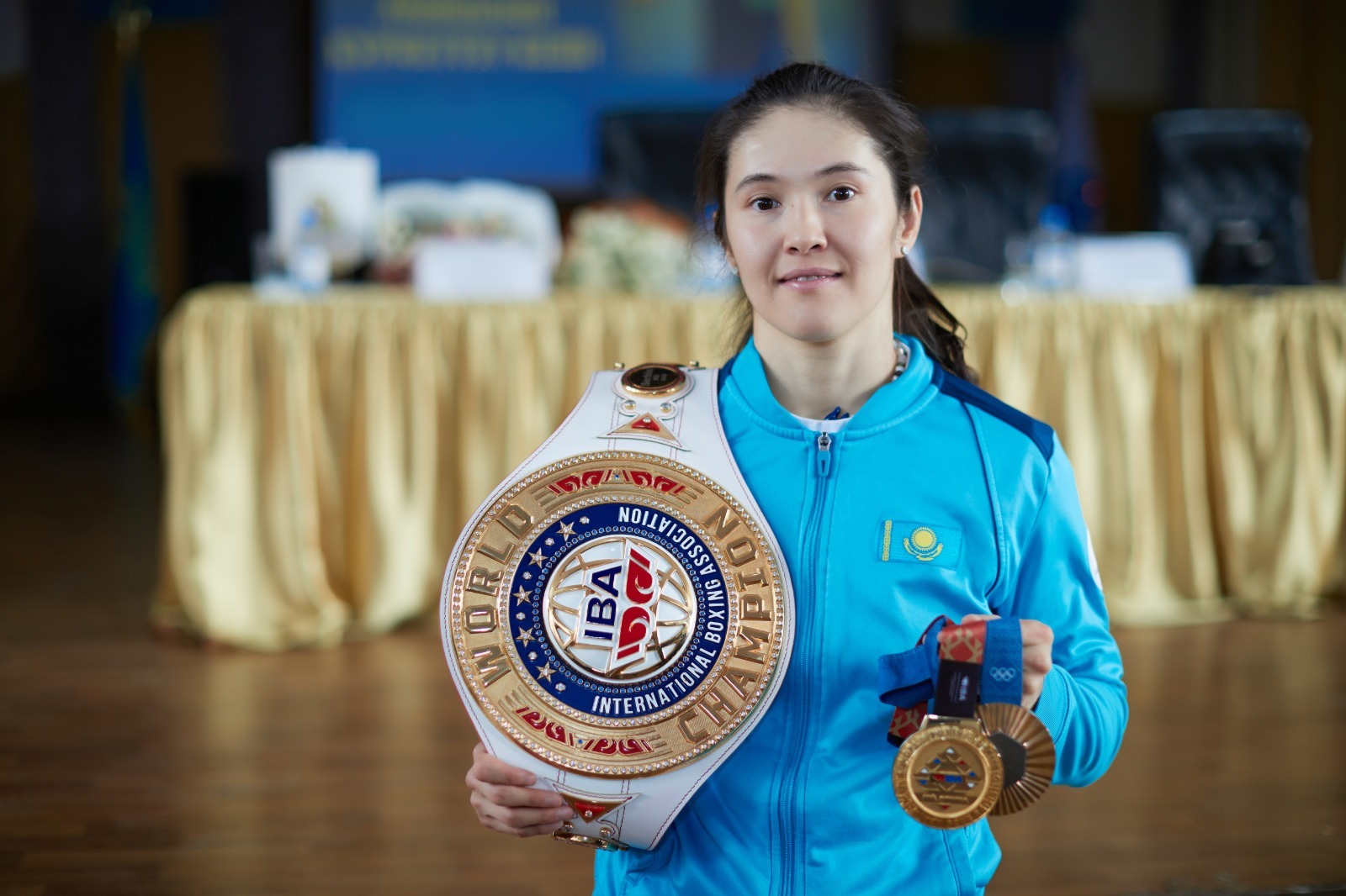 Әлем чемпионы әскерилермен кездесті