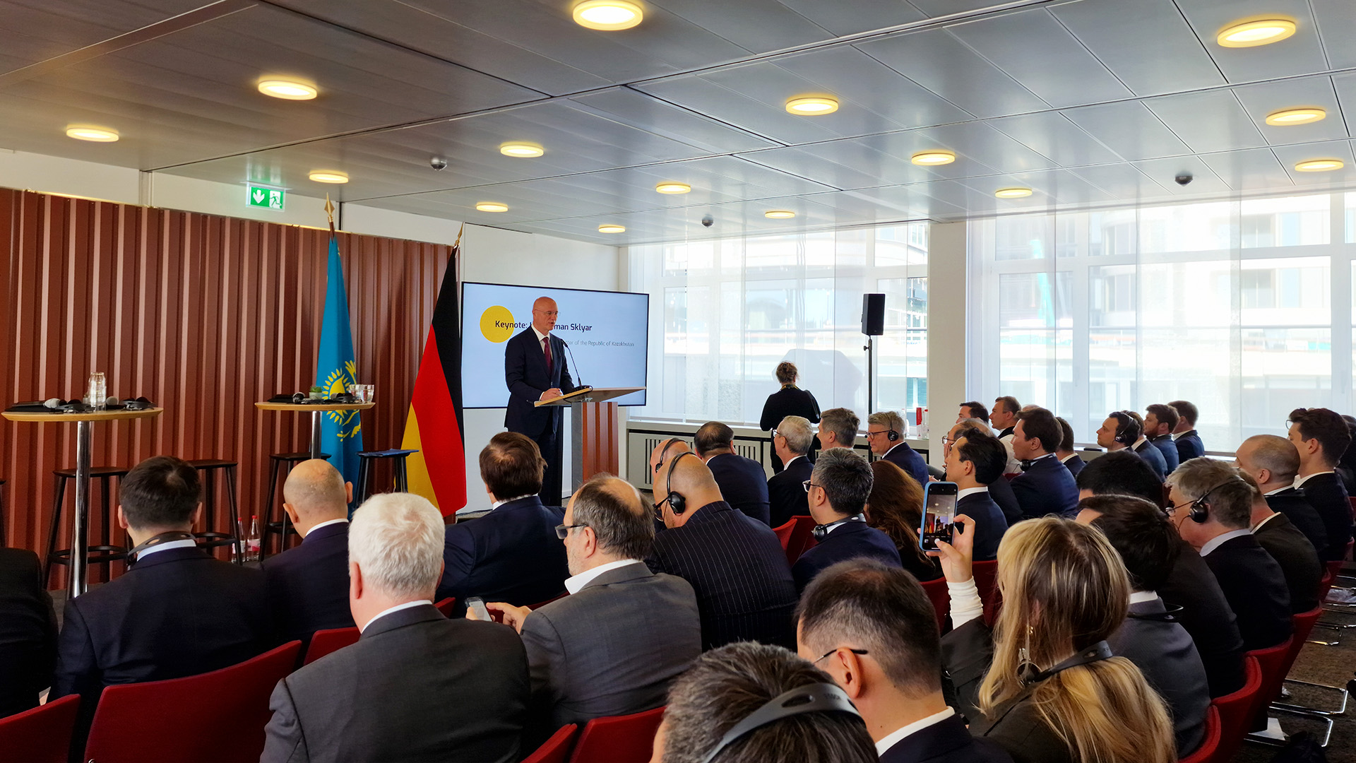 Іскерлік байланыс ілгері басады