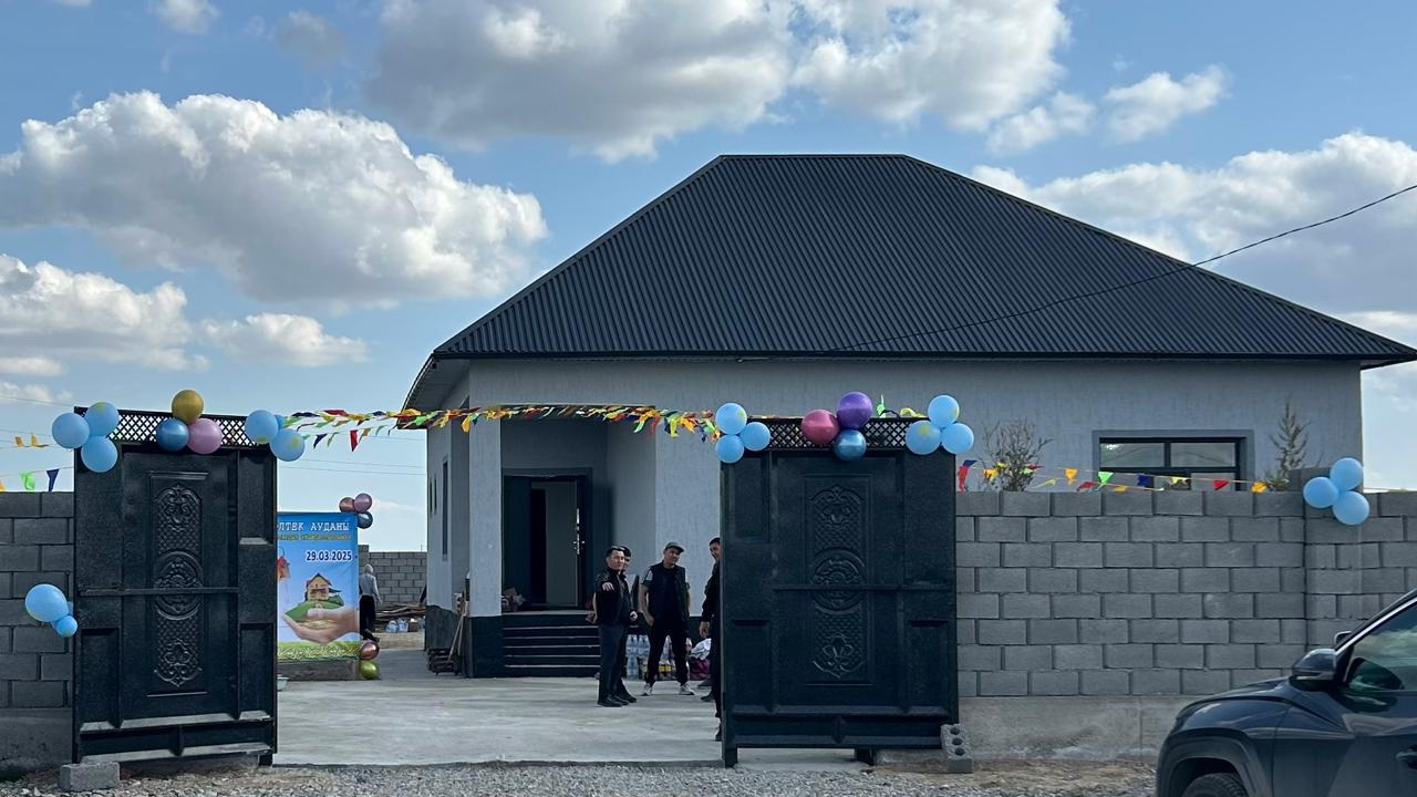 Мұқтаж жандарға баспана сыйлады