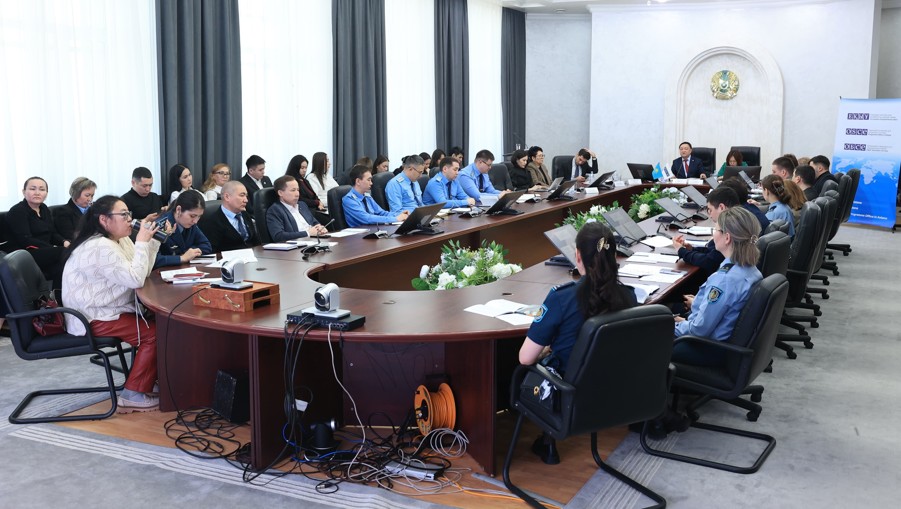 Адам құқын қорғауға үйретеді