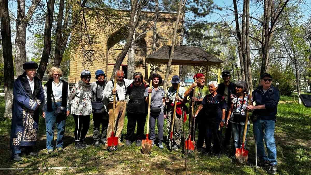 Акцияға туристер де үлес қосты