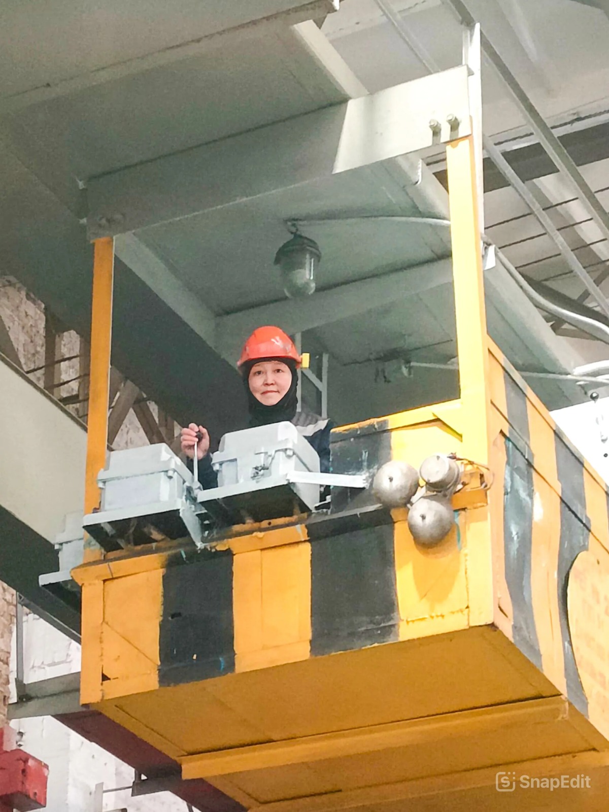 Ауыр жұмыстағы арулар