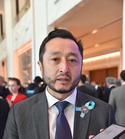 Татулық төрге оздырады