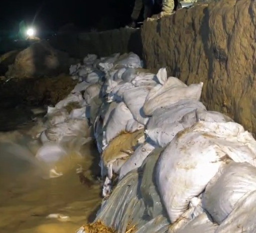 Тепличное ауылындағы бөгетті нығайтуға 250 мың қап дайындалды