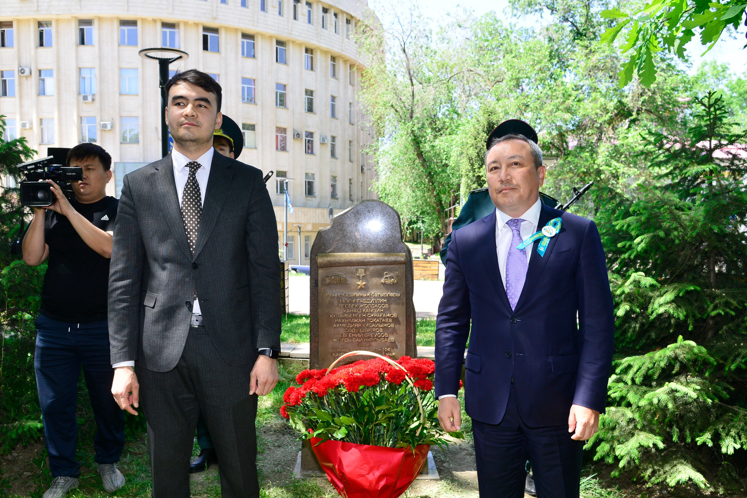 Абай университетінде «Ерлікке тағзым» белгі тасы орнатылды