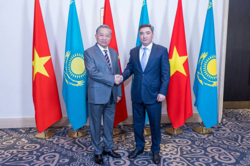 Олжас Бектенов То Ламмен кездесті