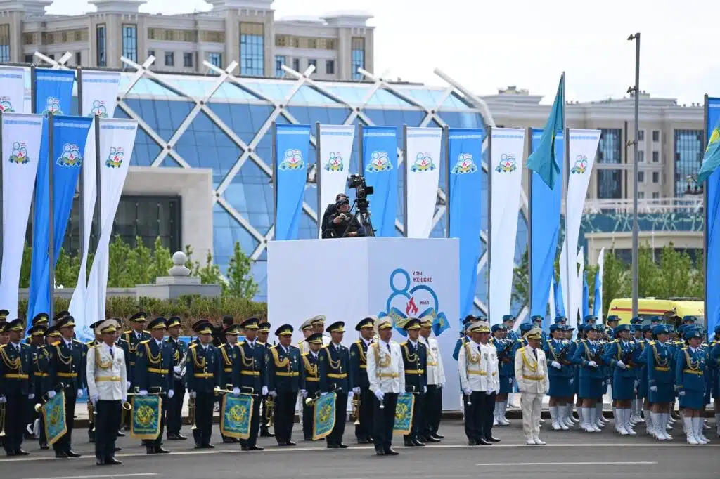 Шымкенттіктер Астанадағы әскери шеруді тамашалады