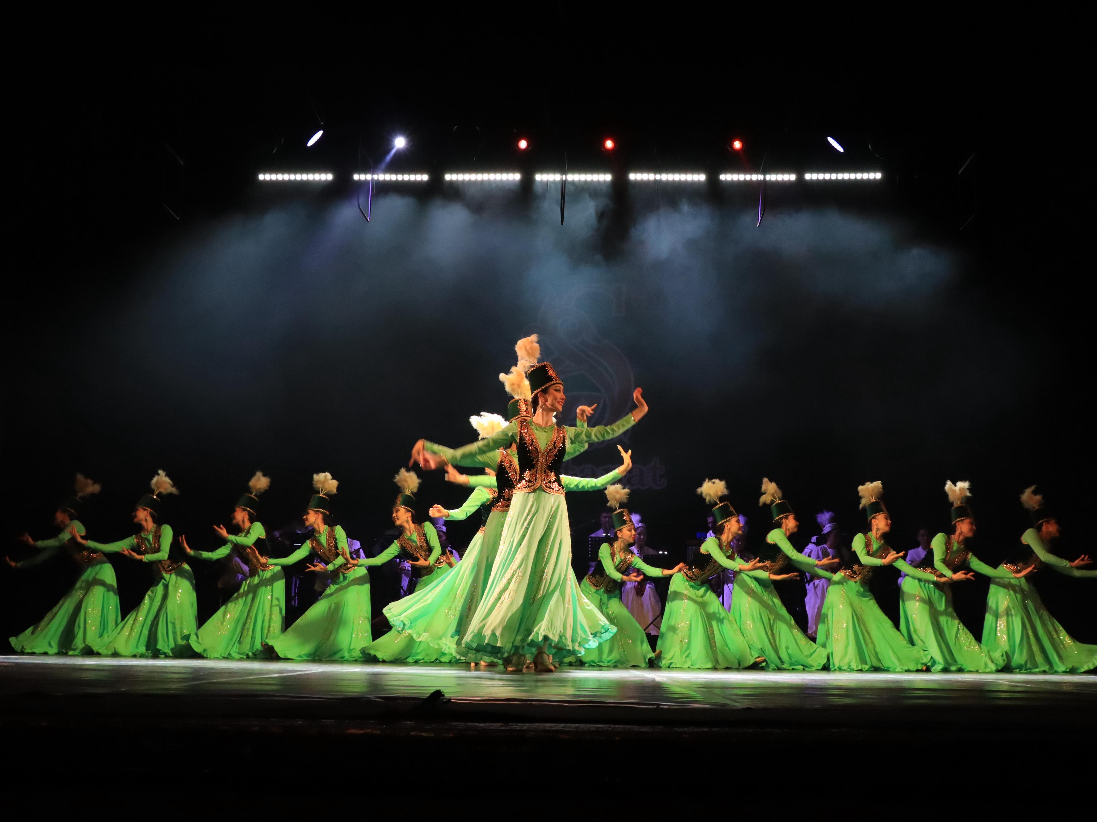 Сахнаны сиқырға бөлеген «Салтанат»