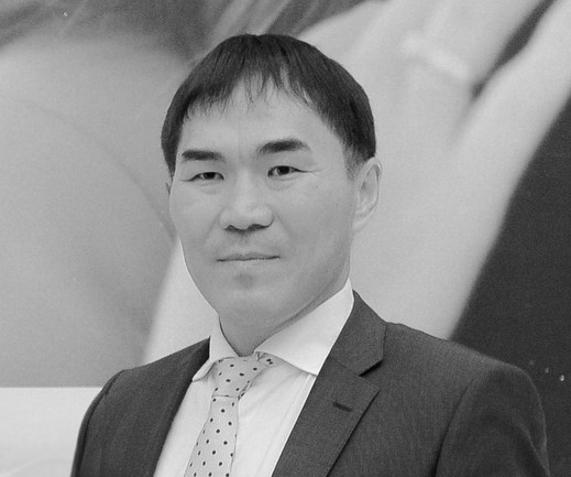 Асылдың сынығы, парасат шырағы еді