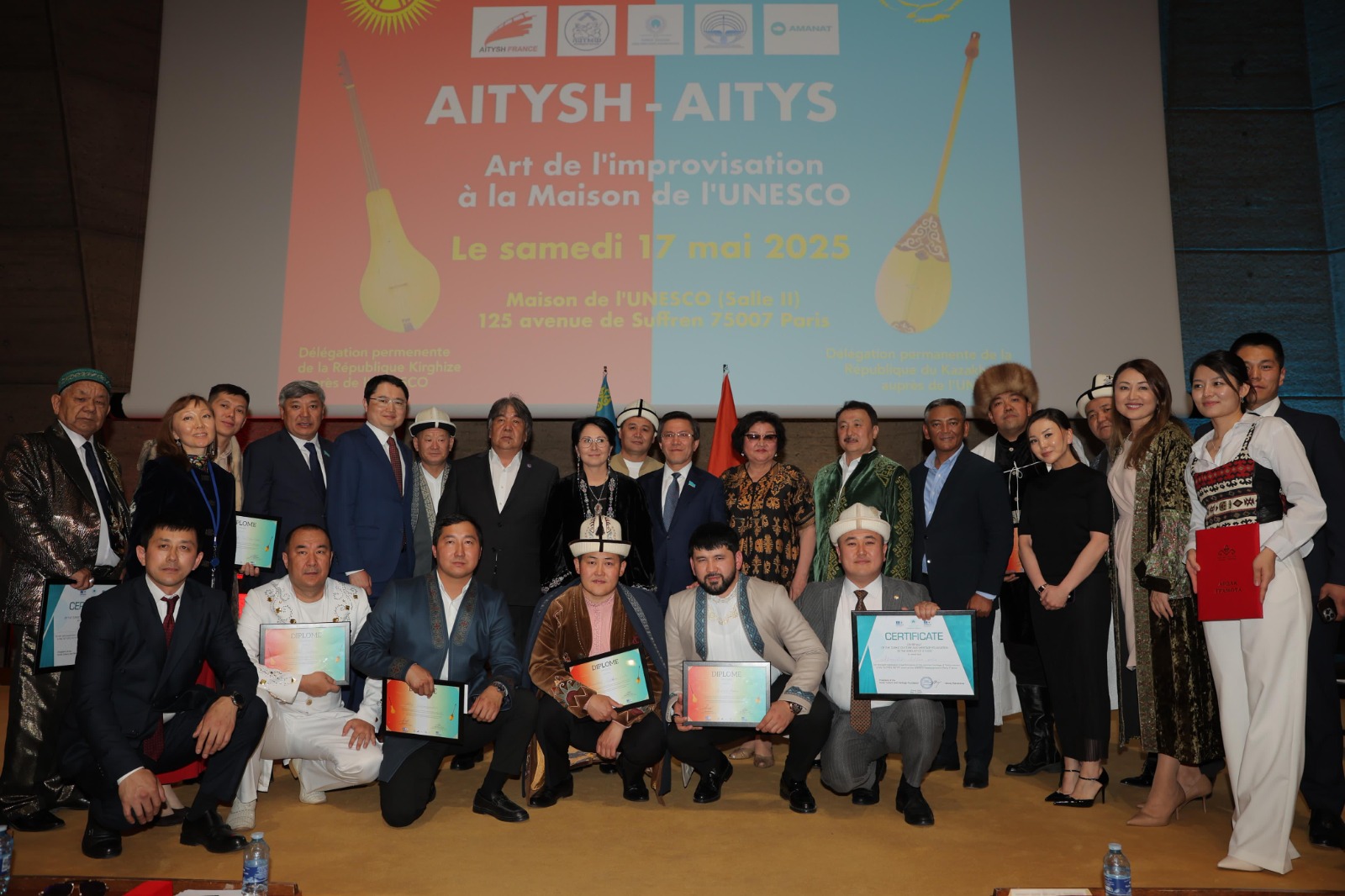 Париж төріндегі айтыс