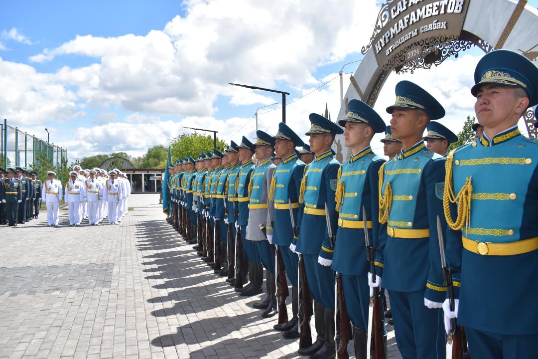 Қарулы күштердің әскери қызметшілері армия генералы Сағадат Нұрмағамбетовті еске алды