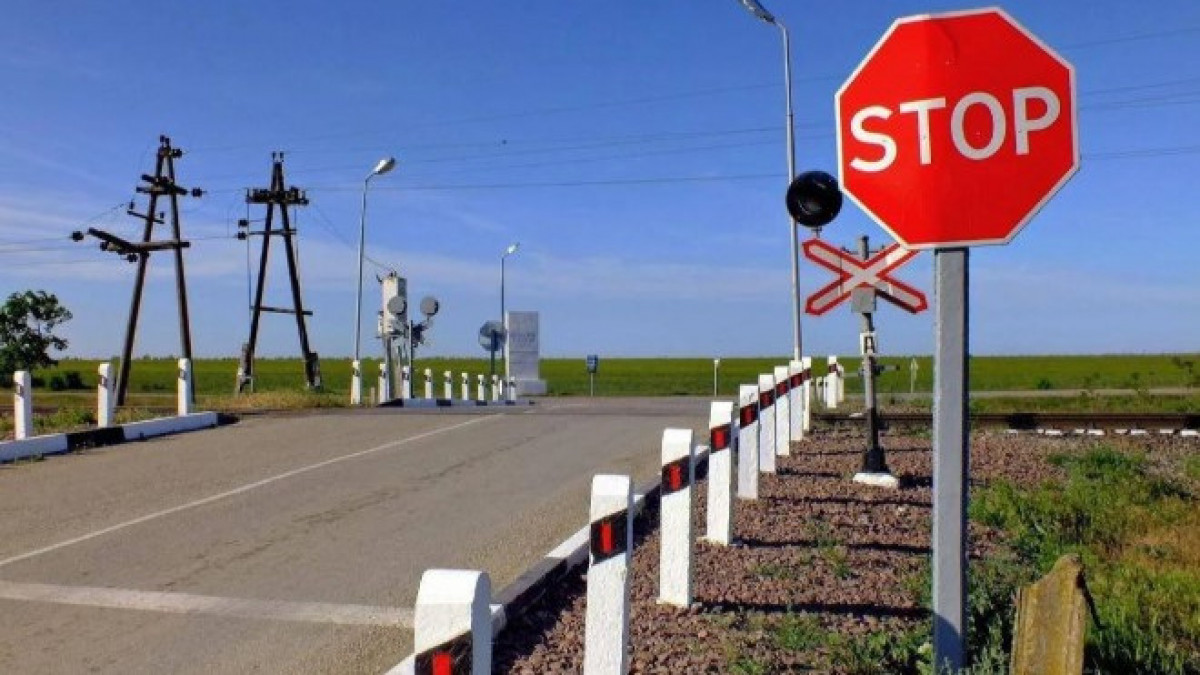 Ақтауда пойыз бен автокөлік соқтығысты