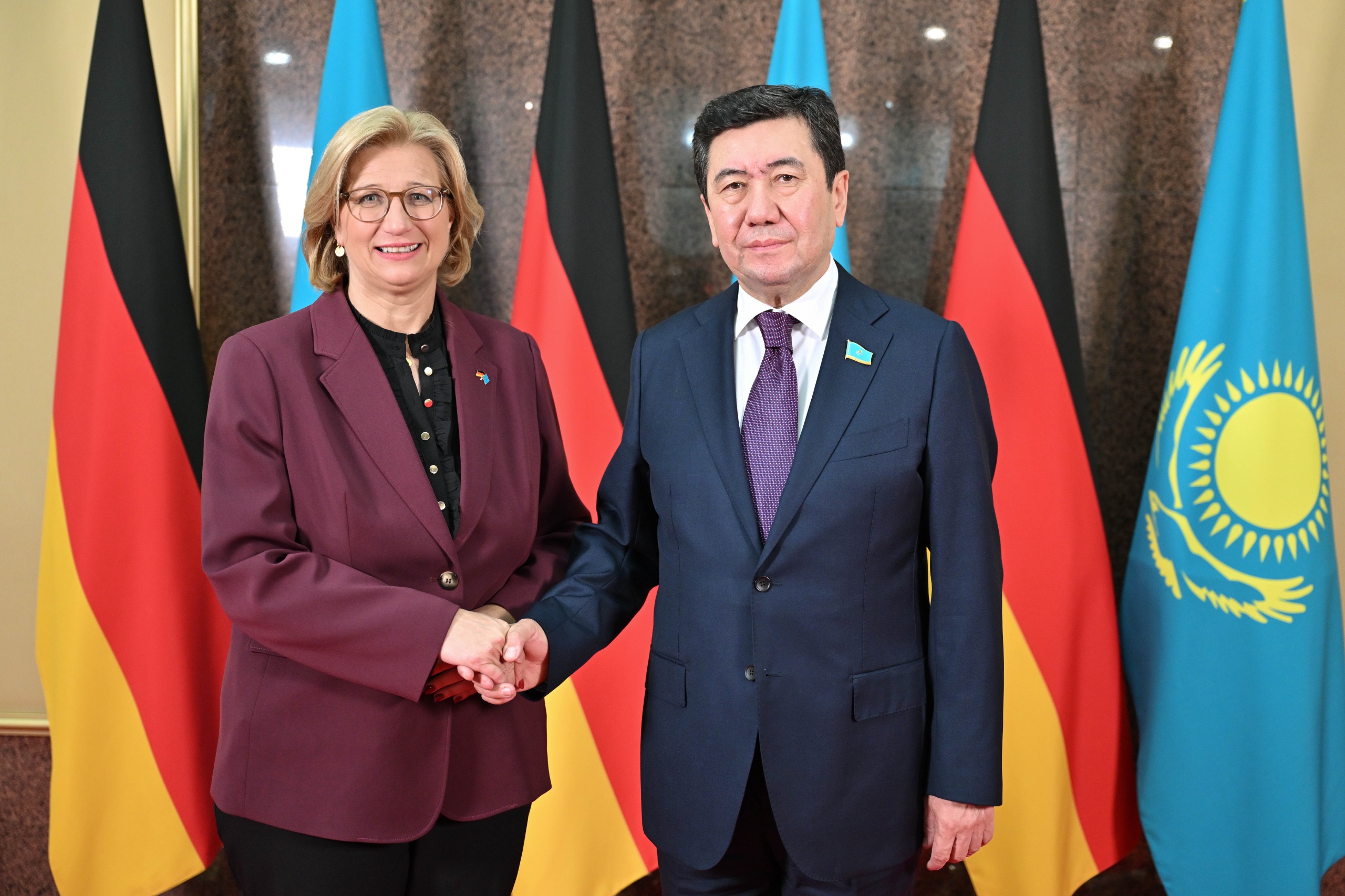 Мәжіліске Германия  Парламенті жоғары палатасының басшысы келді