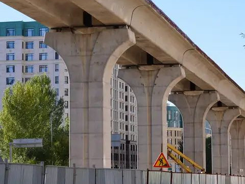 Астанада LRT жолдарының жартысы төселді