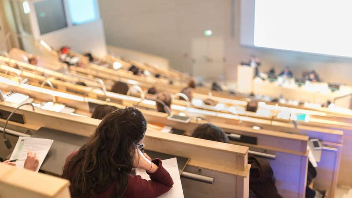 Шетелдік ЖОО-ға түскісі келетіндер қайда хабарласады