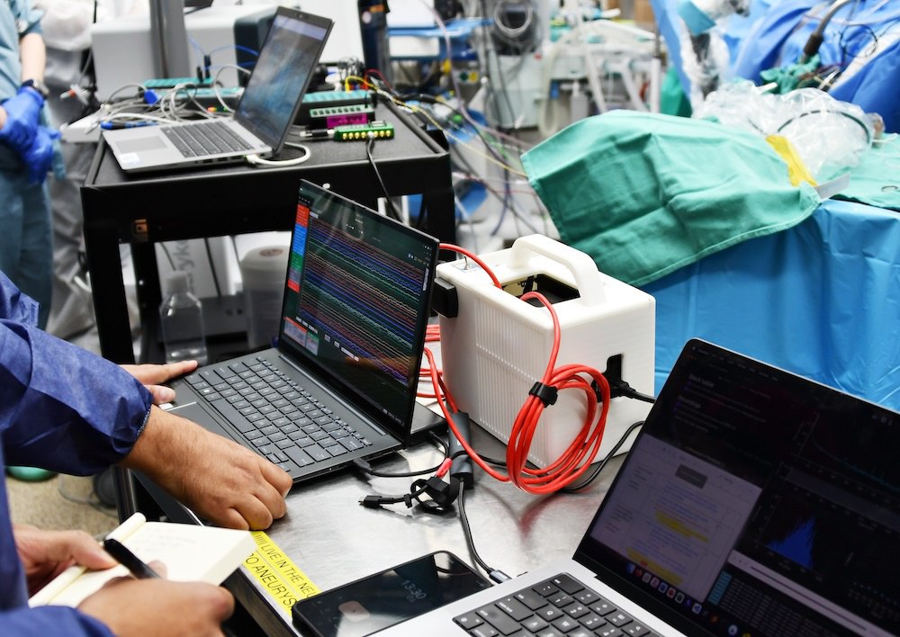 Ми импланты орнатылды