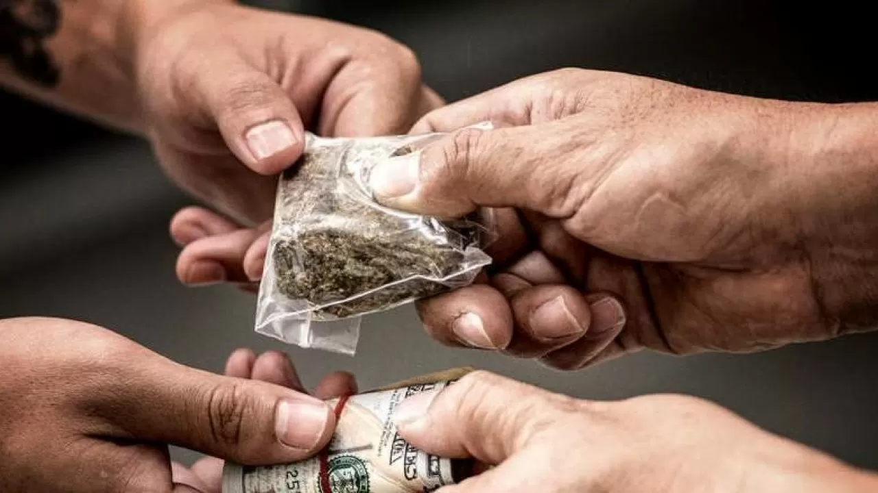 Ақмола облысында жұмыс орнында есірткі сатқан ер адам ұсталды