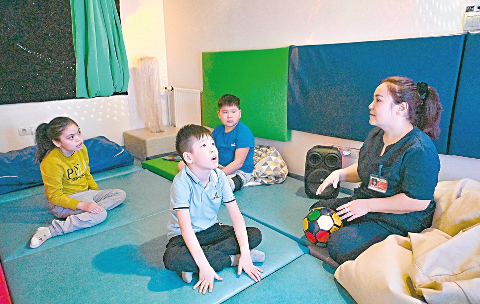 Анальды жыныстық қатынас кезінде әйелдің бөксесіне не бөлінеді?