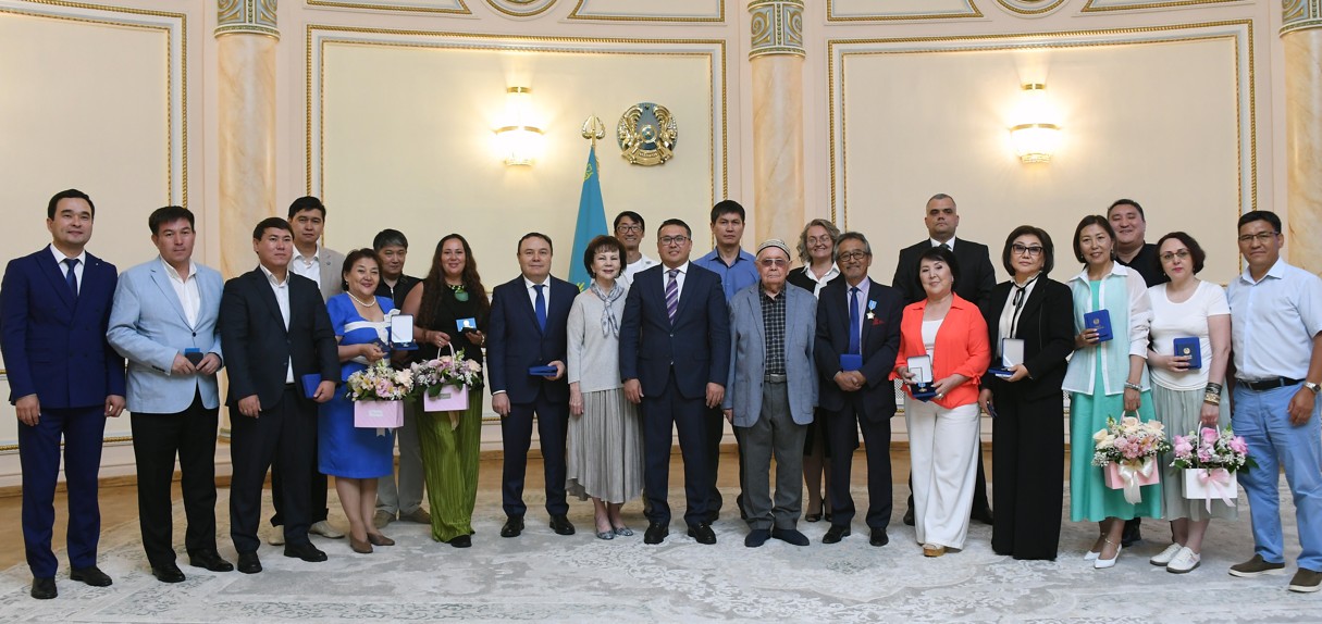 Мемлекеттік наградалар табысталды