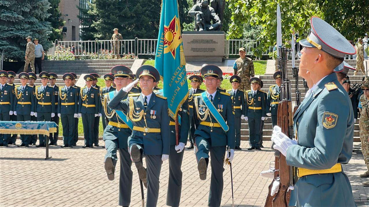 Алматыда 210 жас лейтенант әскери институтты тәмамдады