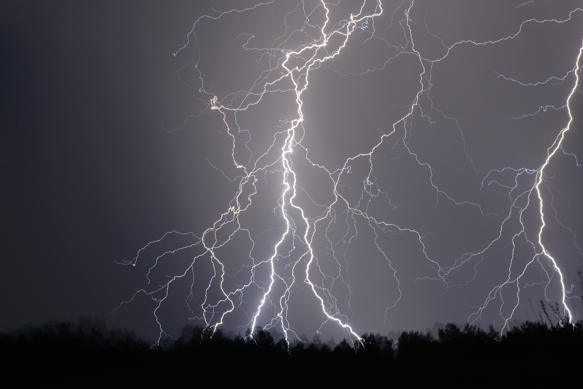 Найзағай қалай пайда болады?