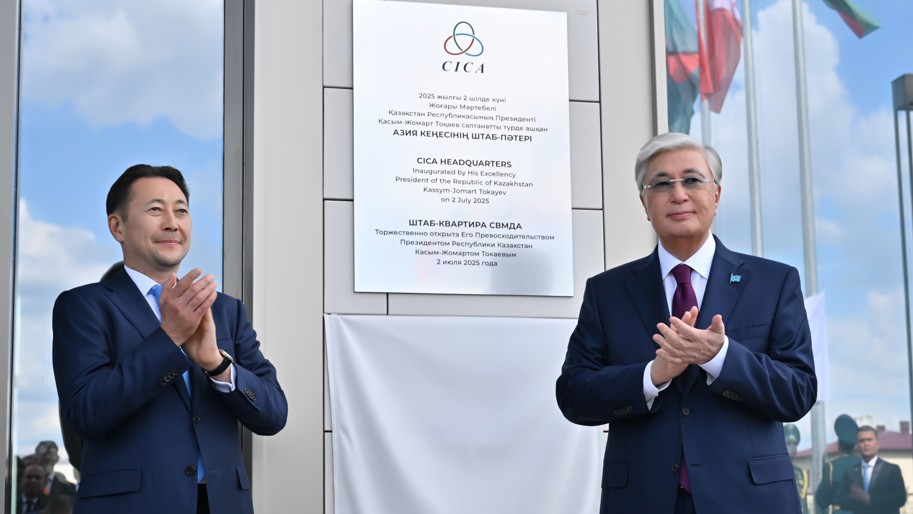 Мемлекет басшысы АӨСШК штаб-пәтеріне барды