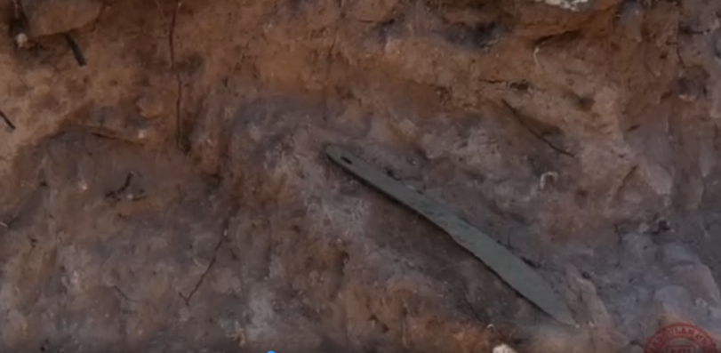 Cақ дәуіріне тиесілі сирек кездесетін екі қола пышақ табылды