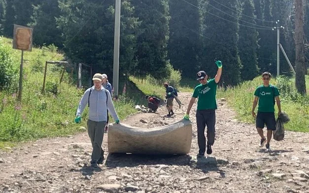 Шымбұлақ тауларынан жарты тонна қоқыс шықты