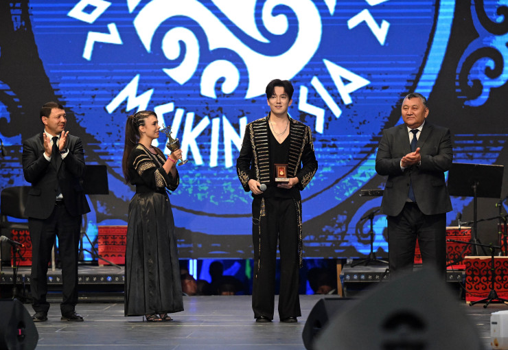 Димаш Құдайбергенге Қырғызстанның халық әртісі атағы берілді