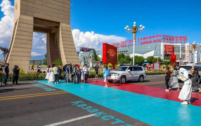 Қызды азаптау порно