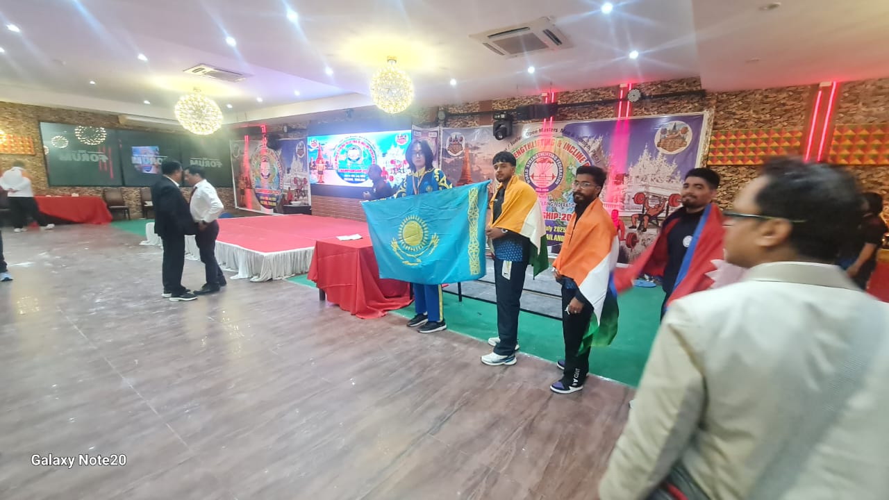 Еліміздің көк туын 32 рет желбіреткен