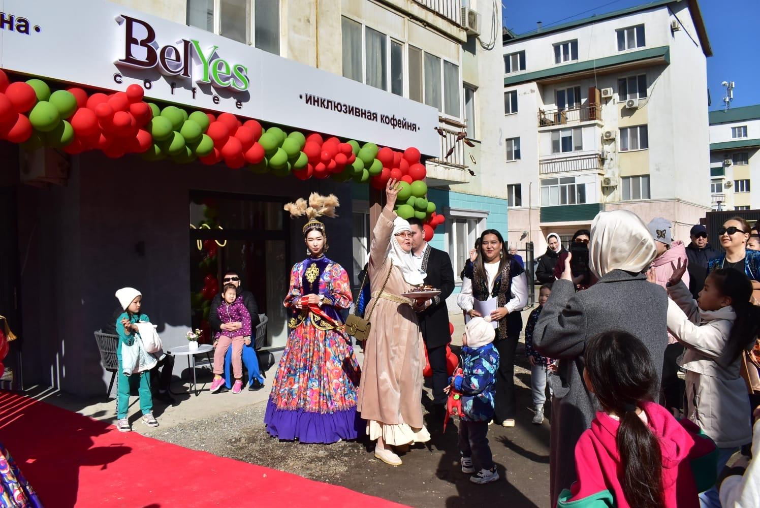 Инклюзивті кофехана көпке үлгі