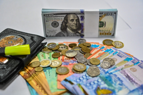 Теңге бір күн ішінде 3,5 теңгеге нығайды