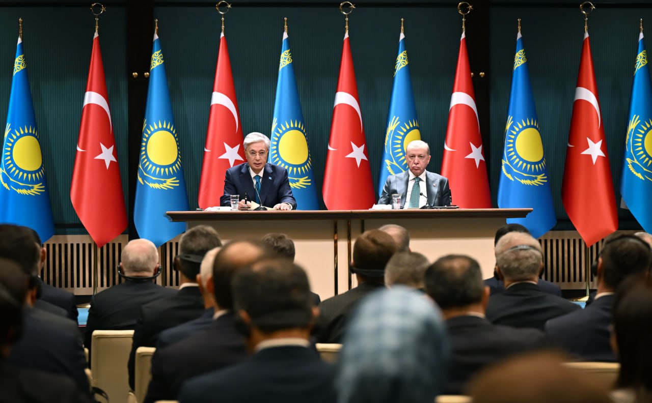 Қасым-Жомарт Тоқаев пен Режеп Тайип Ердоған БАҚ өкілдері үшін брифинг өткізді