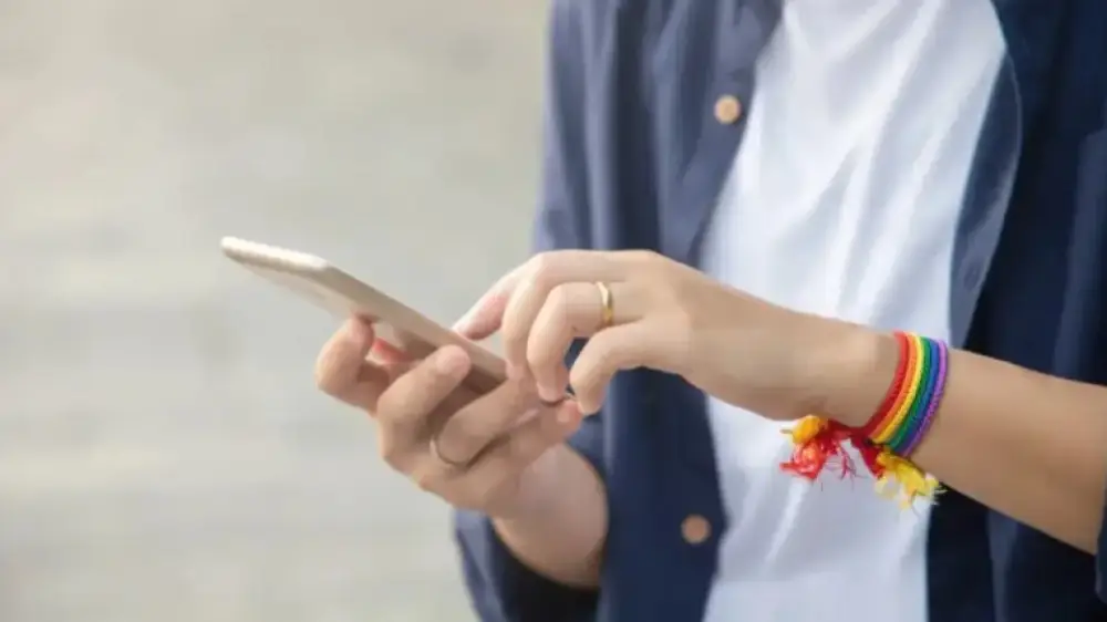 «Психоэмоционалды тұрақсыздық пен мазасыздықтың ұрпағы»: ЛГБТ насихаты балаларға қалай әсер етеді